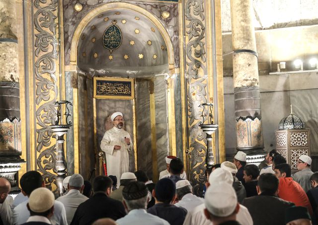 Ayasofya'da namaz kıldıran Erbaş, gençlerden istekte bulundu: Namaz kılmayanları namaza davet ederek fetih gerçekleştireceksiniz