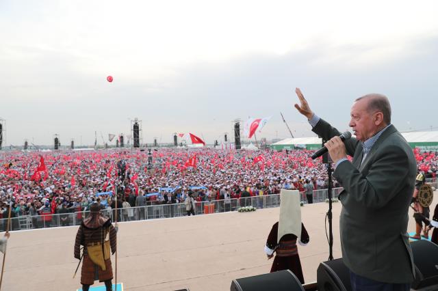 İstanbul'da fetih coşkusu! Alan hıncahınç doldu, kutlamalara yarım milyondan fazla kişi katıldı