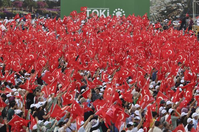 İstanbul'da fetih coşkusu! Alan hıncahınç doldu, kutlamalara yarım milyondan fazla kişi katıldı