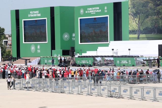 İstanbullular fethin 569. yıldönümünde Atatürk Havalimanı Millet Bahçesi'ne akın ediyor İstanbullular fethin 569. yıldönümünde Atatürk Havalimanı Millet Bahçesi'ne akın ediyor