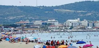 Sıcaklık arttı, tatilciler Çeşme'ye akın etti