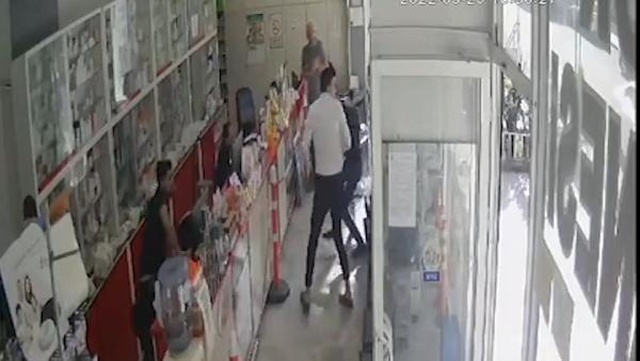 Tüfekle ateş açılan eczane daha önce de yakılmak istenmiş