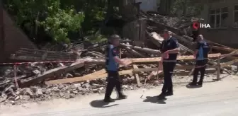 Zamana direnemeyen atıl vaziyetteki tarihi 'Gavur hamamı' yola yıkıldı