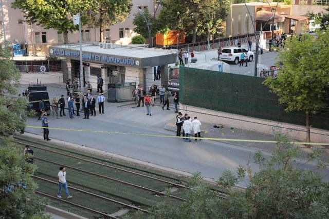 Gaziantep'te canlı bomba paniği yaşatan şüpheli, eşi ayrıldığı için sesini duyurmak istemiş Gaziantep'te canlı bomba paniği yaşatan şüpheli, eşi ayrıldığı için sesini duyurmak istemiş