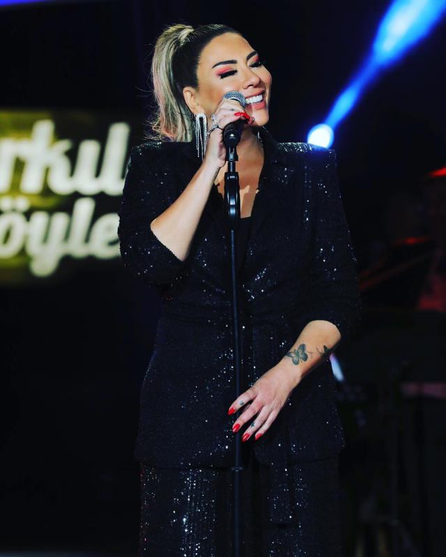 Melek Mosso'nun iptal edilen konserinden sonra Funda Arar ve Derya Uluğ da çekildi! Sahne alacak yeni isimler belli oldu