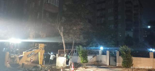 Son 3 ayda 3 kez aynı sorunu yaşadılar! İstanbul'un göbeğinde elektriksiz kalan vatandaşlar, yetkili kurum olan BEDAŞ'a tepkili Son 3 ayda 3 kez aynı sorunu yaşadılar! İstanbul'un göbeğinde elektriksiz kalan vatandaşlar, yetkili kurum olan BEDAŞ'a tepkili