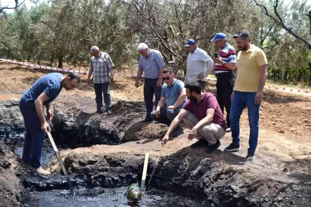 TPAO, Manisa'da bir bahçedeki kuyudan akan petrole benzer siyah sıvıdan numune aldı