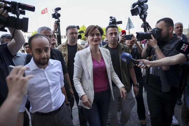 4 yıl 11 ay hapis cezası alan CHP'li Canan Kaftancıoğlu Silivri Cezaevi'ne gönderildi 4 yıl 11 ay hapis cezası alan CHP'li Canan Kaftancıoğlu Silivri Cezaevi'ne gönderildi
