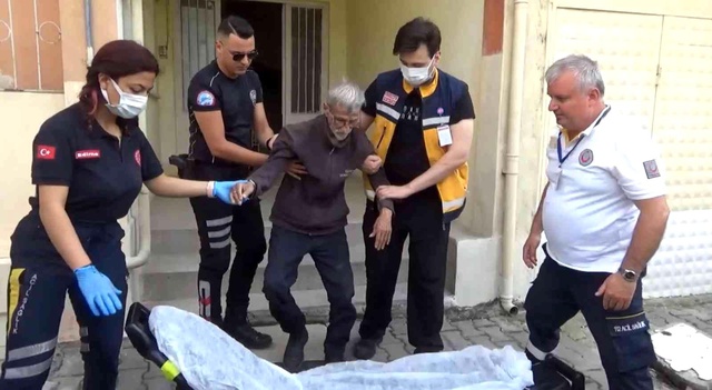 70 yaşındaki vatandaşın sundurmaya çıktığını görenler intihar girişimi sandı, gerçek ise bambaşka çıktı 70 yaşındaki vatandaşın sundurmaya çıktığını görenler intihar girişimi sandı, gerçek ise bambaşka çıktı