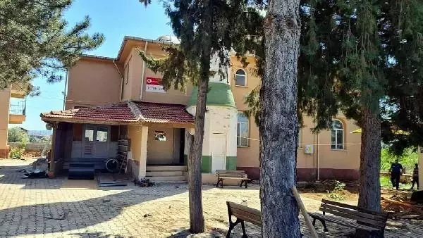 Uşak'ta feci olay! Tamir için çıktığı cami kubbesinden düşen inşaat işçisi öldü Uşak'ta feci olay! Tamir için çıktığı cami kubbesinden düşen inşaat işçisi öldü