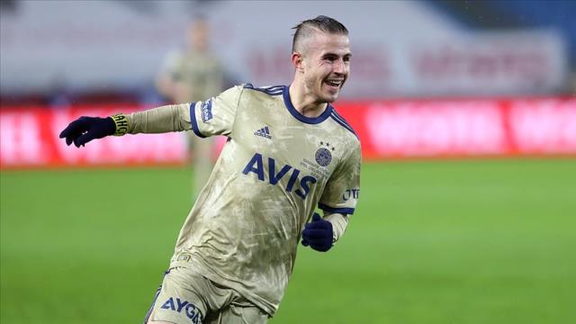 Pelkas, Fenerbahçe defterini kapattı! Yıldız futbolcunun yeni rotası İtalya Pelkas, Fenerbahçe defterini kapattı! Yıldız futbolcunun yeni rotası İtalya