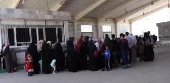 TEL ABYAD - DEAŞ'tan kaçarak Suriye'ye sığınan Iraklıların ülkelerine dönüşü sürüyor