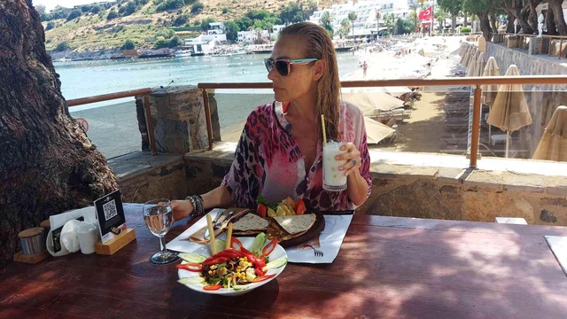 Bodrum'da lahmacun fiyatı 20 kilometre içerisinde 15 liradan 450 liraya çıkıyor Bodrum'da lahmacun fiyatı 20 kilometre içerisinde 15 liradan 450 liraya çıkıyor