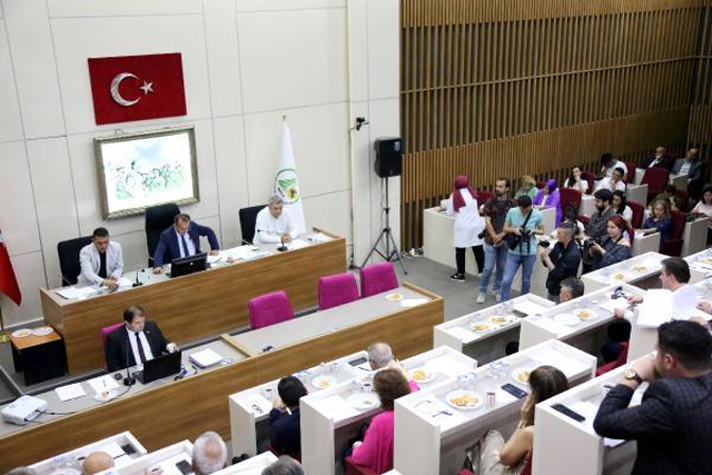 Kadın meclis üyesine yönelik sözleri tepki çeken Tanju Özcan kendini savundu: Olayın mağduru benim, özür bekliyorum Kadın meclis üyesine yönelik sözleri tepki çeken Tanju Özcan kendini savundu: Olayın mağduru benim, özür bekliyorum