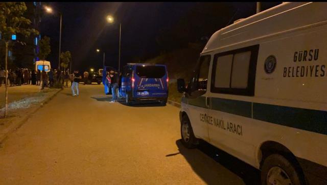 Bursa'da 7 yaşındaki oğlunu ölündürüp 3 yaşındaki oğlunu da yaralayan baba intihar etti Bursa'da 7 yaşındaki oğlunu ölündürüp 3 yaşındaki oğlunu da yaralayan baba intihar etti