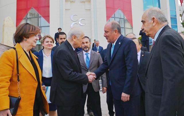 İnce, MHP'yi ziyaret etti! Görüşmeye Devlet Bahçeli'nin çıkıştaki hareketi damga vurdu İnce, MHP'yi ziyaret etti! Görüşmeye Devlet Bahçeli'nin çıkıştaki hareketi damga vurdu