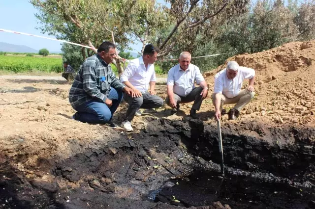 Manisa'da kazılan kuyudan petrol çıktı, mahalle sakinleri sevinçten havaya uçtu