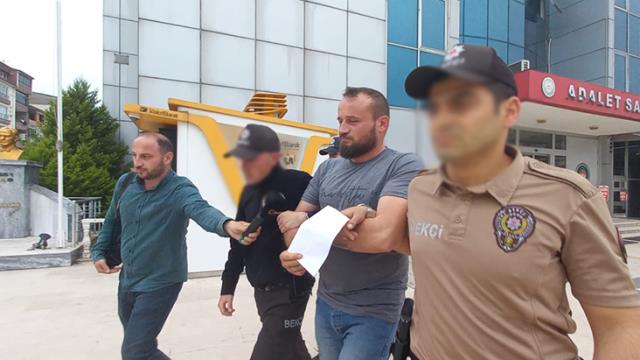 Sürücüye kızıp kepçe ile otomobile takla attıran operatör tutuklandı Sürücüye kızıp kepçe ile otomobile takla attıran operatör tutuklandı