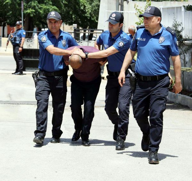 Suriyeli kadına tekme atan şüpheli: Erkek sandım, pişmanım Suriyeli kadına tekme atan şüpheli: Erkek sandım, pişmanım