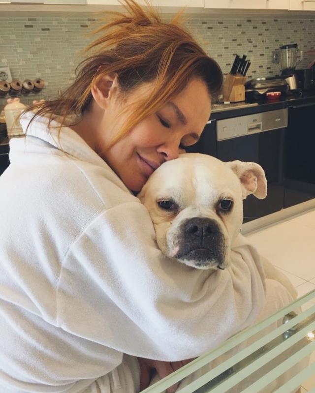 14 yıldır baktığı köpeğinin durumunun iyi olmadığını öğrenen Deniz Seki, ödül töreninde ağladı 14 yıldır baktığı köpeğinin durumunun iyi olmadığını öğrenen Deniz Seki, ödül töreninde ağladı