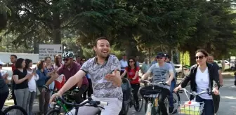 Dünya Bisiklet Günü'nü 5 kilometre pedal çevirerek kutladılar