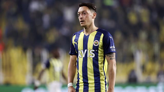 Jorge Jesus'tan çarpıcı sözler! Mesut Özil ile ilgili kararını açıkladı