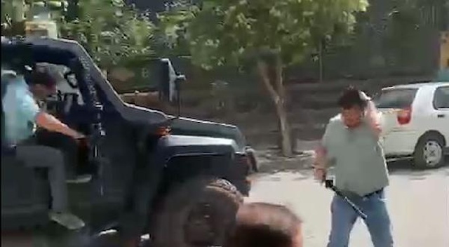 Şanlıurfa'da 2 aşiret arasında arazi kavgası: 2'si polis çok sayıda yaralı var Şanlıurfa'da 2 aşiret arasında arazi kavgası: 2'si polis çok sayıda yaralı var