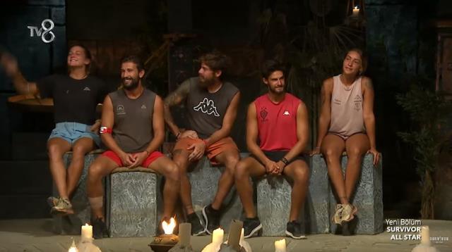 Survivor All Star'da ilk kaptanlar ve yeni takımlar belli oldu Survivor All Star'da ilk kaptanlar ve yeni takımlar belli oldu