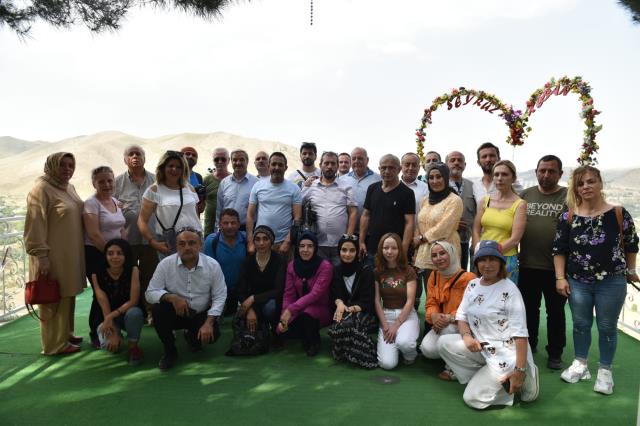 Anadolu Yazarlar ve Gazeteciler Derneği üyeleri Keban'ı gezdi