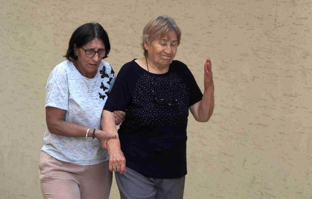Bunalıma giren yaşlı adam evini yaktıktan sonra balkondan atlayarak intihar etti Bunalıma giren yaşlı adam evini yaktıktan sonra balkondan atlayarak intihar etti