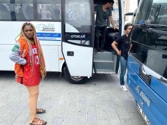 Operasyonda yakalanan kaçak göçmenin hasta numarası ambulans gelince ortaya çıktı