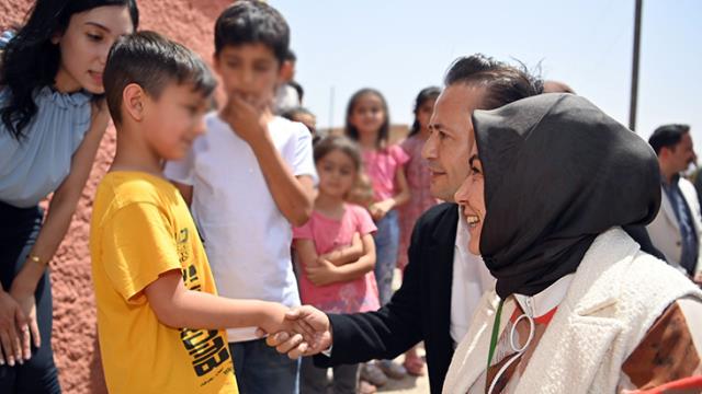 Esra öğretmenin sevinç gözyaşları! Yaptığı çağrı karşılık buldu, onlarca öğrencinin yüzü güldü Esra öğretmenin sevinç gözyaşları! Yaptığı çağrı karşılık buldu, onlarca öğrencinin yüzü güldü