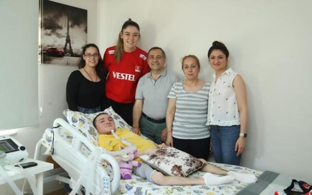 Gönülleri fethetti! Milli voleybolcu Zehra Güneş'ten çok anlamlı jest Gönülleri fethetti! Milli voleybolcu Zehra Güneş'ten çok anlamlı jest