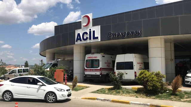 Askeri araçla Milli Eğitim Müdürlüğü'ne ait otomobil çarpıştı! LGS'de görevli öğretmen hayatını kaybetti Askeri araçla Milli Eğitim Müdürlüğü'ne ait otomobil çarpıştı! LGS'de görevli öğretmen hayatını kaybetti