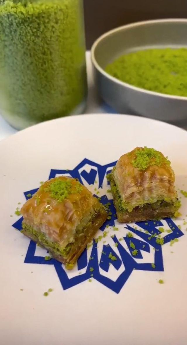 Fıstıklı baklavada ıspanak ve bezelye oyunu! Ayırt etmesi çok zor