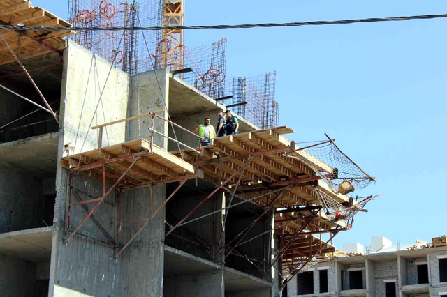 Metrelerce yükseklikten ok gibi yere çakılan kalıp ustası olay yerinde hayatını kaybetti Metrelerce yükseklikten ok gibi yere çakılan kalıp ustası olay yerinde hayatını kaybetti