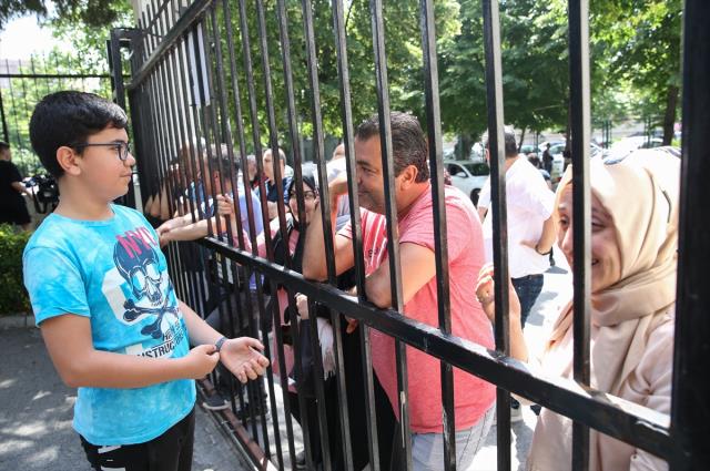 LGS kapsamındaki iki oturumlu merkezi sınav sona erdi! Sonuçlar 30 Haziran'da açıklanacak LGS kapsamındaki iki oturumlu merkezi sınav sona erdi! Sonuçlar 30 Haziran'da açıklanacak