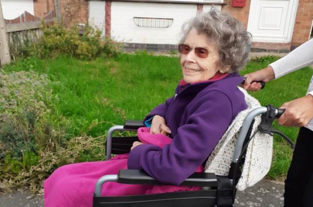 Ölmeden önceki gün evinin penceresinden gökyüzüne bakan kadın, gördüğü manzara karşısında hıçkıra hıçkıra ağladı