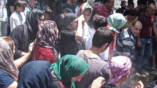 Rip akıntısında ölen Merve toprağa verildi! Cenazede ailesinin hali yürekleri dağladı