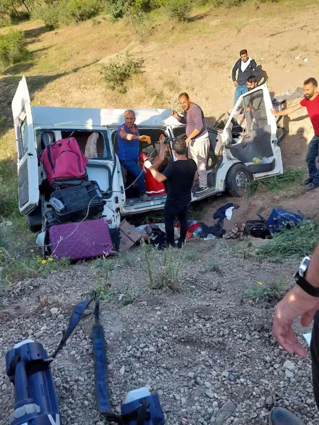 Siirt'te işçileri taşıyan minibüs uçuruma yuvarlandı: 4 ölü, 6 yaralı