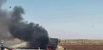 Şırnak'ta seyir halindeki TIR alevlere teslim oldu