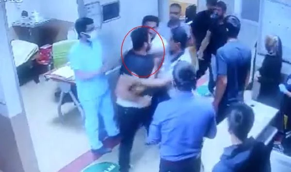 Siirt'te çekilen röntgeni beğenmeyen adam, doktoru darbetti