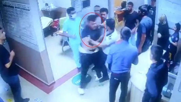 Siirt'te çekilen röntgeni beğenmeyen adam, doktoru darbetti