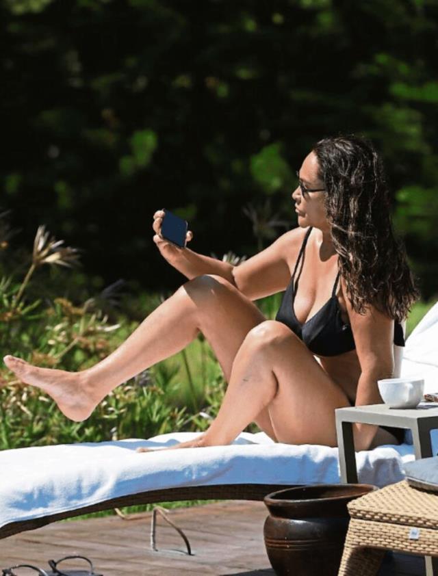 58 yaşındaki Hülya Avşar, bikinili görüntülendi