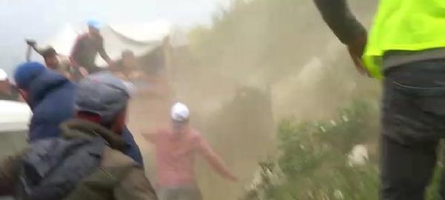 Rize'deki rodeo benzeri oyunun sonu kötü bitti! Çılgına dönen boğalar, vatandaşın arasına daldı Rize'deki rodeo benzeri oyunun sonu kötü bitti! Çılgına dönen boğalar, vatandaşın arasına daldı