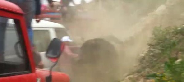 Rize'deki güreşlerde ortalık toz duman oldu! Arenadan kaçan boğalar, insanların arasına daldı Rize'deki güreşlerde ortalık toz duman oldu! Arenadan kaçan boğalar, insanların arasına daldı