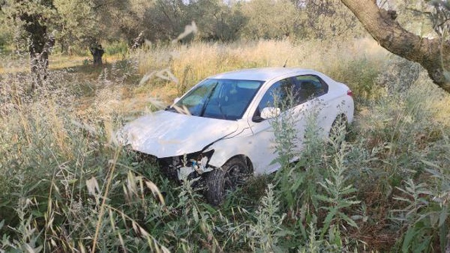 Bursa'da iki otomobil kafa kafaya çarpıştı; 1 ölü, 2 yaralı Bursa'da iki otomobil kafa kafaya çarpıştı; 1 ölü, 2 yaralı