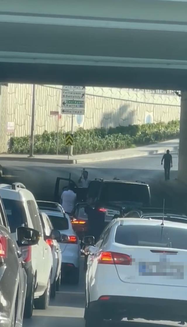 Lüks araçlarla dolu düğün konvoyuna polis operasyonu! Otomobillerden adeta cephanelik çıktı