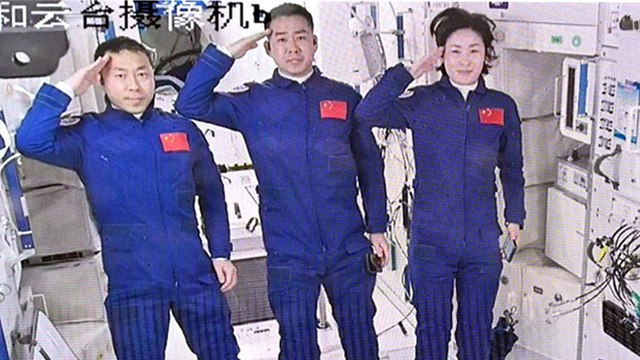 Shenzhou-14 Astronotları Tianzhou-4 Kargo Aracına Girdi