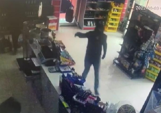 600 bin liralık soygun kamerada! Tekel sahibi durumu sabah dükkanı açtığında fark etti 600 bin liralık soygun kamerada! Tekel sahibi durumu sabah dükkanı açtığında fark etti